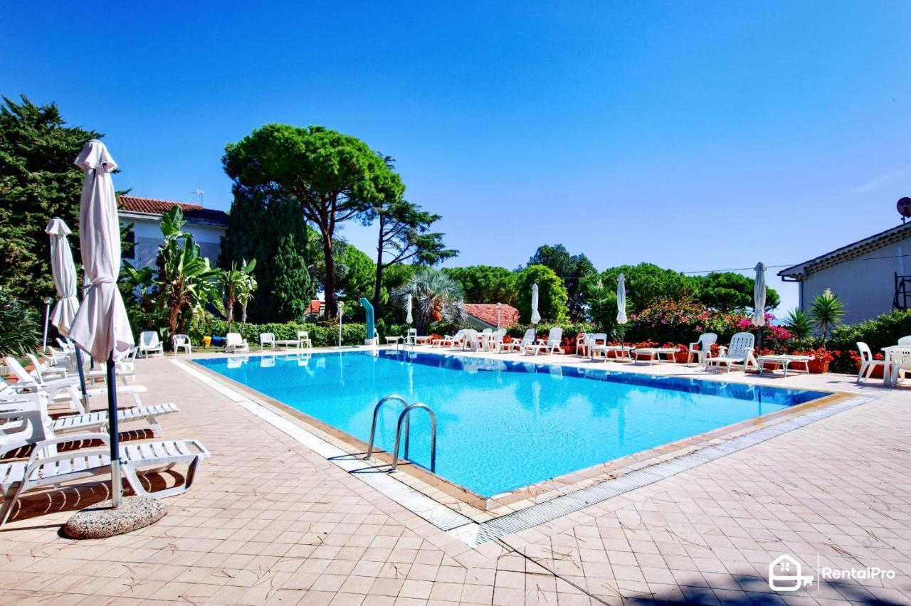 Апартаменты Free Parking-Sea View, With Pool & Garden Санремо Экстерьер фото