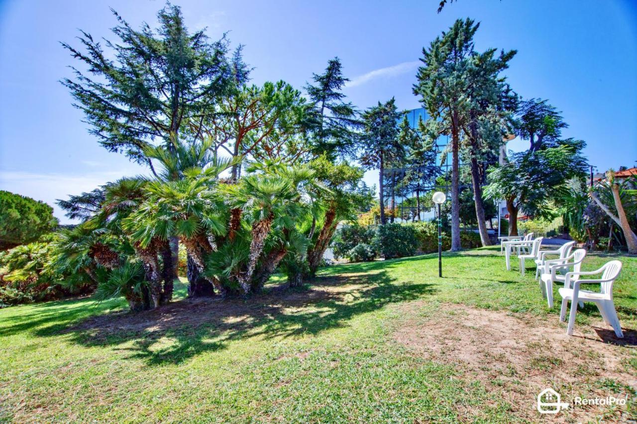 Апартаменты Free Parking-Sea View, With Pool & Garden Санремо Экстерьер фото
