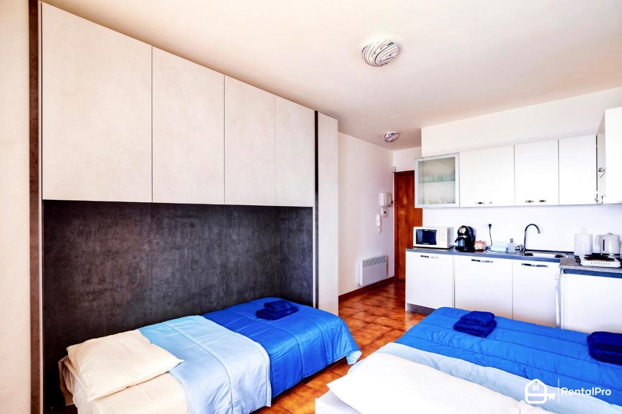 Апартаменты Free Parking-Sea View, With Pool & Garden Санремо Экстерьер фото